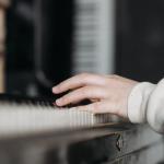 Czas na pierwsze nuty? Oto jak poznać idealny moment na start z instrumentem