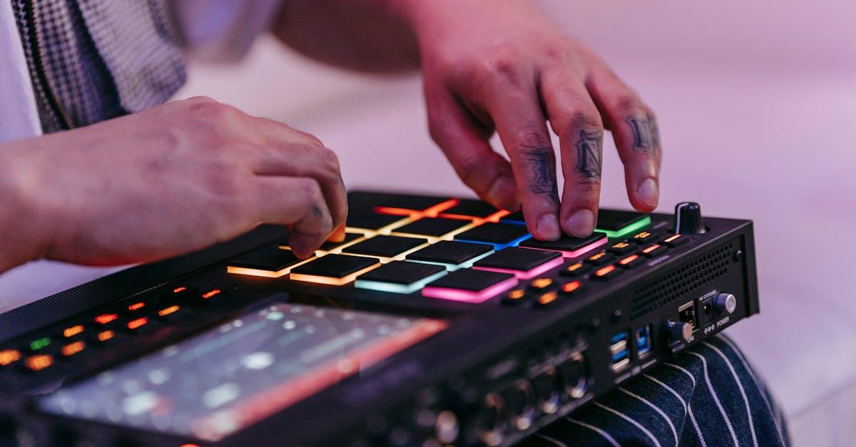 Studio w kieszeni: apki do tworzenia muzyki i grafiki, które rozbudzają kreatywność dzieci