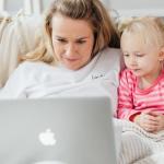 Cyfrowa równowaga w domu: zasady, które polubią mali i duzi